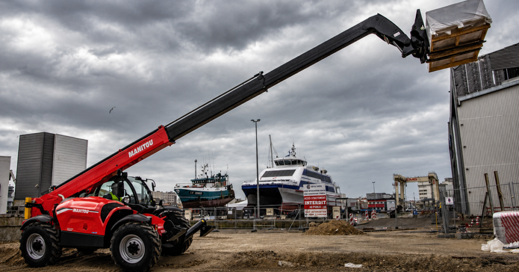 MANITOU（マニトウ） テレハンドラー MT1335 遠方への荷役作業